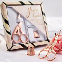 картинка HEMLINE Подарочный набор Hemline: ножницы в виде журавля плюс наперсток. Розовое золото. от магазина Рукодельница