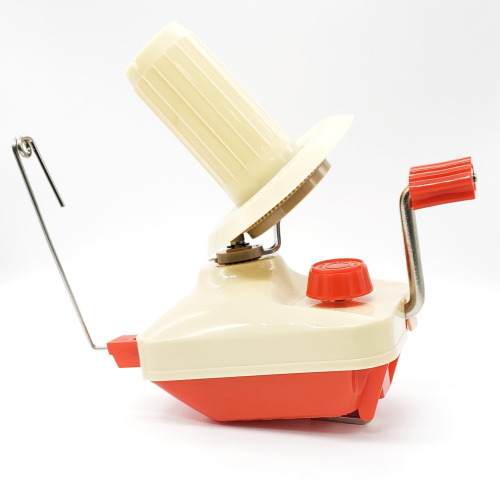 картинка PARSWOOL KNITTING ACCESSORIES Моталка для пряжи красная от магазина Рукодельница